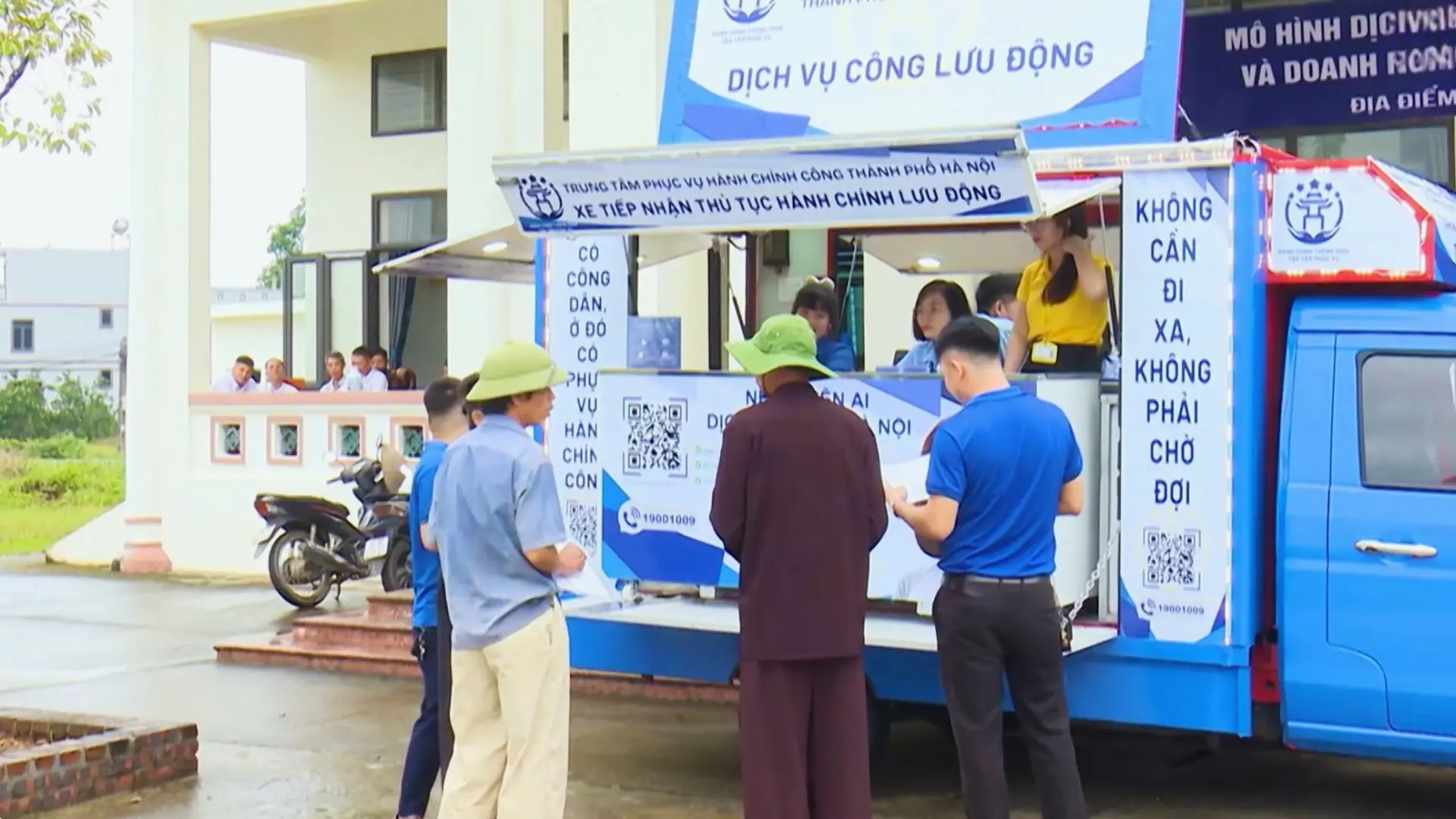 Thí điểm mô hình hỗ trợ lưu động thủ tục đất đai